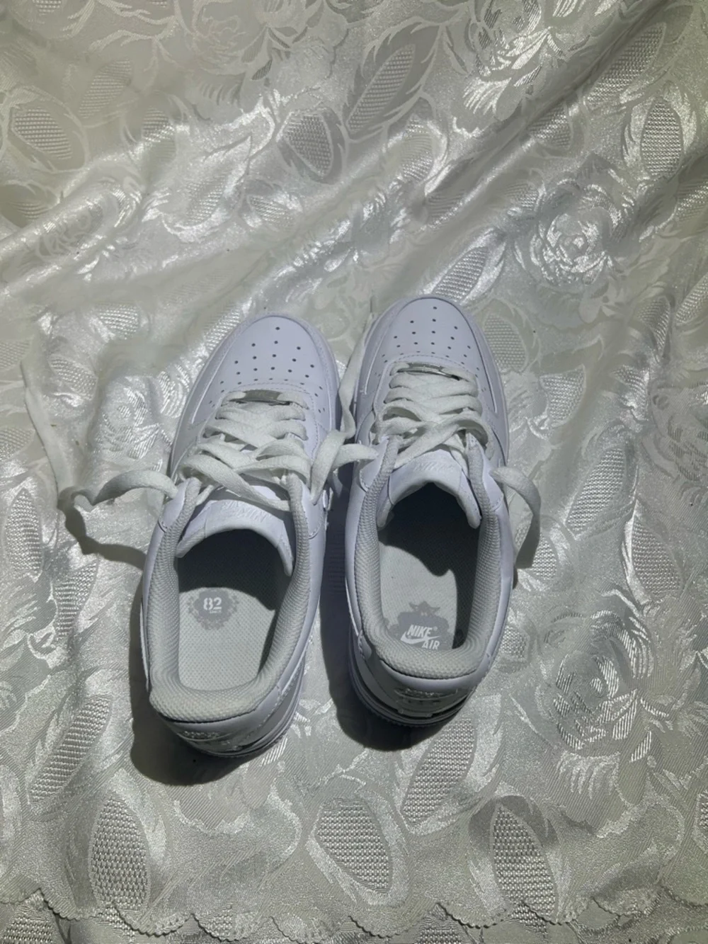 Nike White Mesh-Lined Low-Top Sneakers - Picture 6 of 9